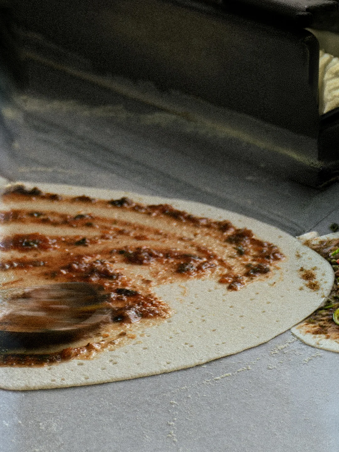 Sos sürülmüş hamur