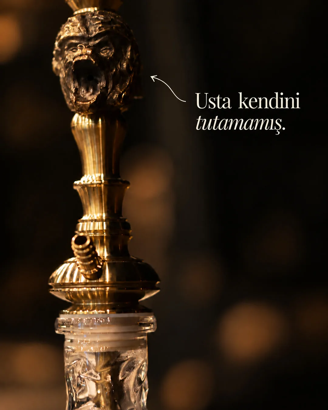 Süslü nargile gövdesi: Usta kendini tutamamış.